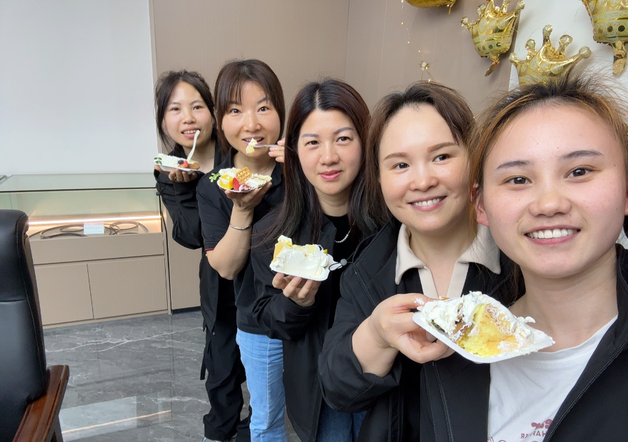 尊龙凯时第一季度生日會：溫情匯聚，共赴新程